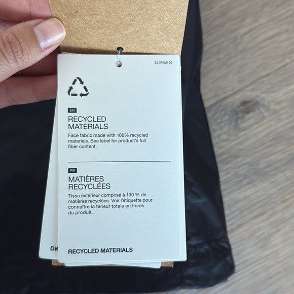 The North Face The dryvent rain jacket / windbreaker - Men’s Medium - Black - Picture 5 of 11